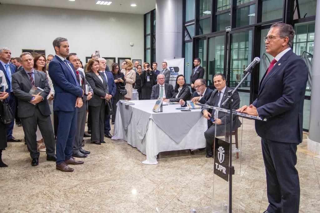 TJPR recebe lançamento do livro “Recurso Especial” do ministro Mauro Campbell Marques
